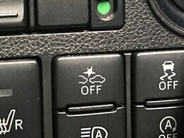 【スマートアシスト】走行中に前方の車両等を認識し、衝突しそうな時は警報とブレーキで衝突回避と被害軽減をアシスト。より安全にドライブをお楽しみいただけます。