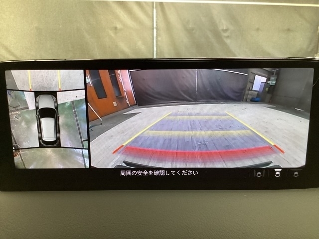 狭い場所での駐車やすれ違いなどでより的確な運転操作に役立つ360°ビューモニターが装備されています。