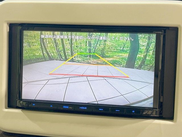 【バックカメラ】駐車時に後方がリアルタイム映像で確認できます。大型商業施設や立体駐車場での駐車時や、夜間のバック時に大活躍！運転スキルに関わらず、今や必須となった装備のひとつです！