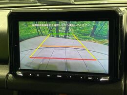 【バックカメラ】駐車時に後方がリアルタイム映像で確認できます。大型商業施設や立体駐車場での駐車時や、夜間のバック時に大活躍！運転スキルに関わらず、今や必須となった装備のひとつです！