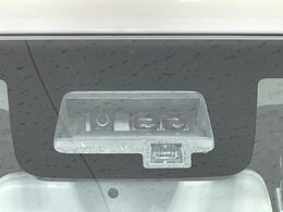 【スズキ　セーフティサポート】走行中に前方の車両等を認識し、衝突しそうな時は警報とブレーキで衝突回避と被害軽減をアシスト。より安全にドライブをお楽しみいただけます。