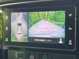 【マルチアラウンドモニター】専用のカメラにより、上から見下ろしたような視点で360度クルマの周囲を確認することができます☆死角部分も確認しやすく、狭い場所での切り返しや駐車もスムーズに行えます。
