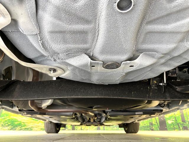 お車を安心してお乗りいただく為には、足回りの定期点検が欠かせません。サービスサポート（有償保証）では無料点検もご提供しており、安心のカーライフをお過ごしいただけるサポート体制が整っています。