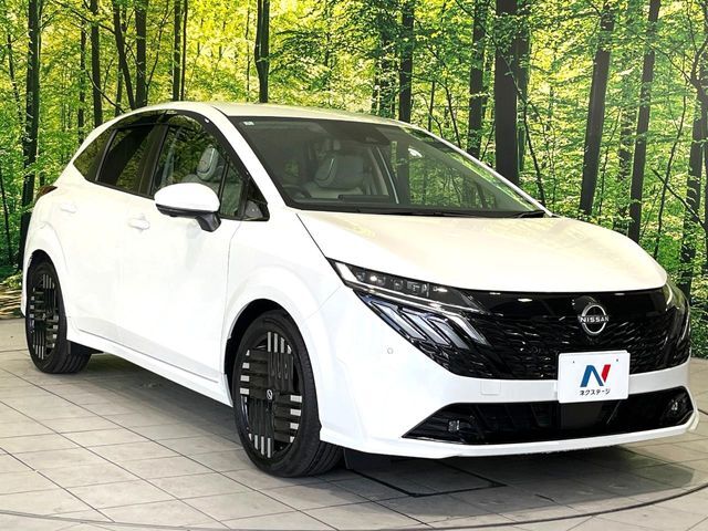 大好評のボディコーティング「弾スプラッシュコート」もご納車までに施工可能。通常のガラスコートと異なる、耐久年数6年の無機質ガラスコーティングが、ボディをキレイな状態に保ってくれます。