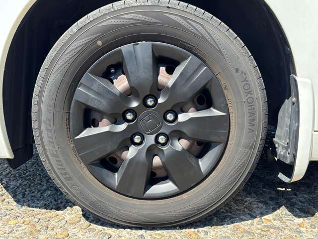純正15インチスチールホイール。