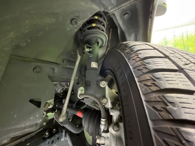 お車を安心してお乗りいただく為には、足回りの定期点検が欠かせません。サービスサポート（有償保証）では無料点検もご提供しており、安心のカーライフをお過ごしいただけるサポート体制が整っています。