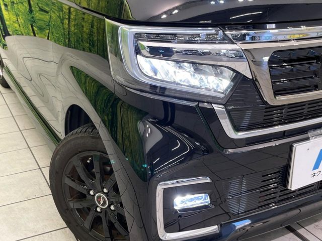 【シーケンシャルターンランプ付きLEDヘッドライト】人気の『流れるウィンカー』付きのLEDヘッドライトを装備♪高級感はもちろん、点灯時は存在感たっぷりで他車からも認識されやすく安心です。