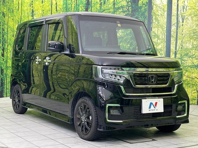 大好評のボディコーティング「弾スプラッシュコート」もご納車までに施工可能。通常のガラスコートと異なる、耐久年数6年の無機質ガラスコーティングが、ボディをキレイな状態に保ってくれます。