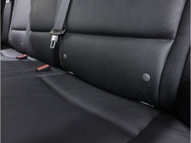 シートベルトを使わずに、安定したチャイルドシートの固定が可能な「ISO-FIX」にも対応しています。