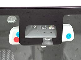 【スズキ　セーフティサポート】走行中に前方の車両等を認識し、衝突しそうな時は警報とブレーキで衝突回避と被害軽減をアシスト。より安全にドライブをお楽しみいただけます。