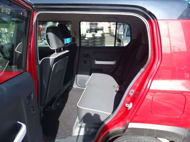 とにかく広々！ゆったり室内！リクライニングできるリアシート！