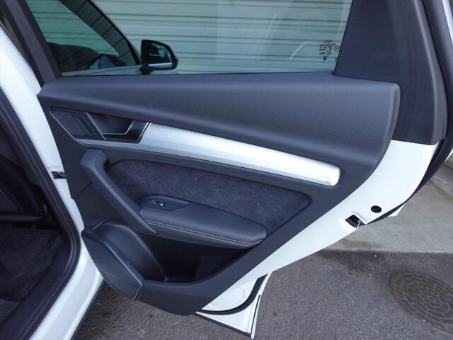 ドアを開けると上質で上品な室内空間が広がり細部までこだわったAudiデザインの良さと物づくりのこだわりを感じて頂けます。