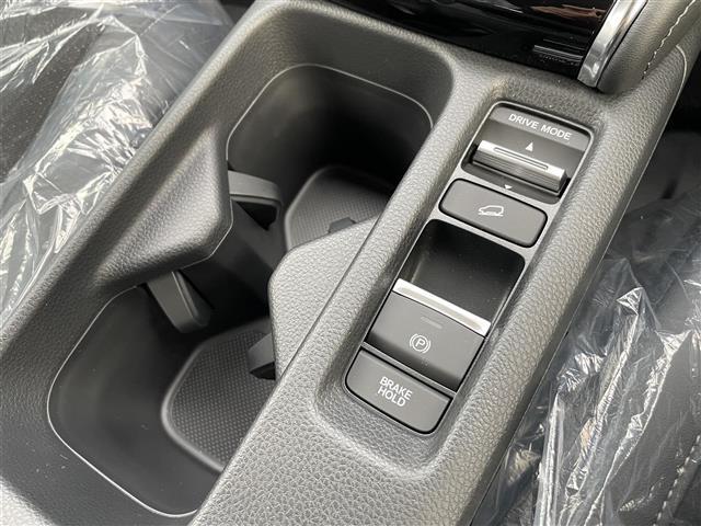 【ドリンクホルダー】長時間のドライブを快適に過ごすために、必須の車内アイテムですね。