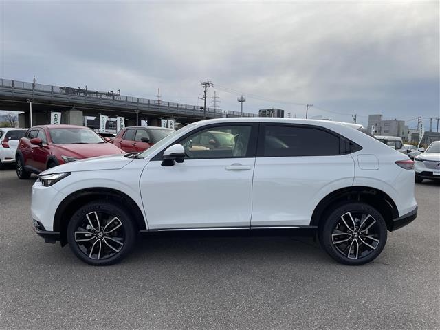 【左】当社基準による調査の結果、修復歴車と判断された車両は一部店舗を除き、販売を行なっておりません。万一、納車時に修復歴があった場合にはご契約の解除等に応じます。