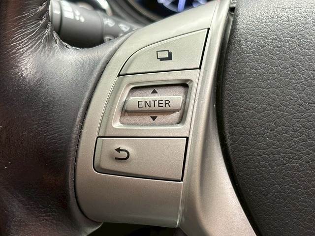 ステアリングスイッチ搭載なので運転中手元でオーディオの操作が可能です。