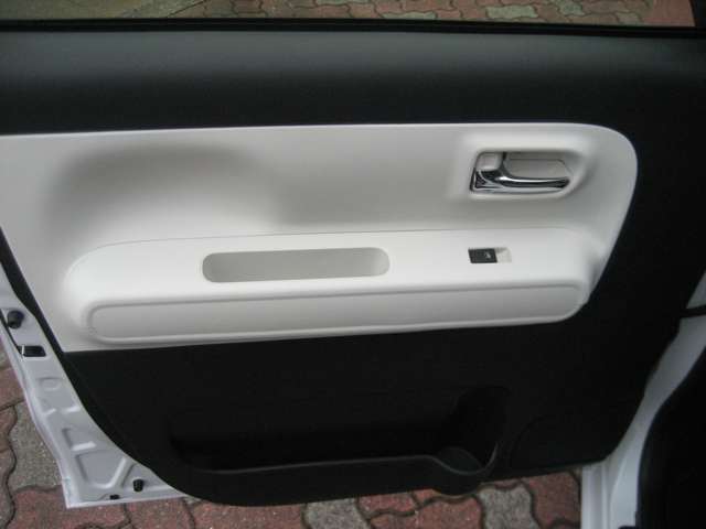 ボディの状態を写真で表現できるように注意しております。更なる詳細はご来店頂ければ幸いですが、遠方等で難しい場合でも出来る限りお伝えしたいと思いますのでご相談ください。