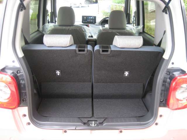 トランクも広々♪色々つめてお出掛けにも不便をしないですね。