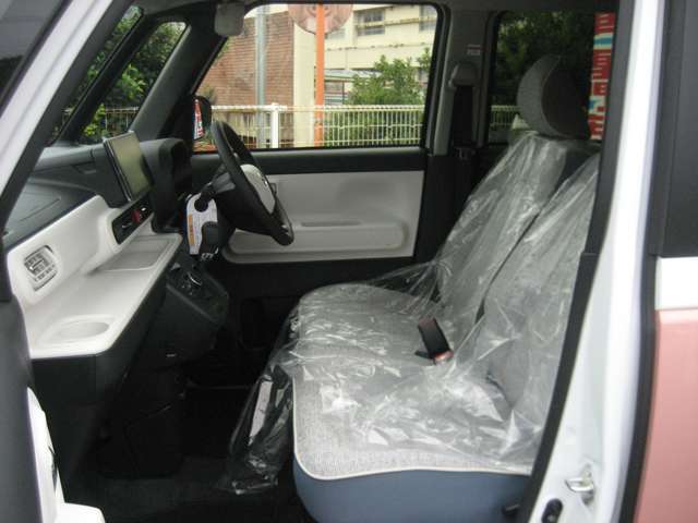 専任スタッフがボディを隅々まで磨き上げてから店頭へ並べております。気持ちよくお選びいただけると思いますのでお気軽にご来店ください。