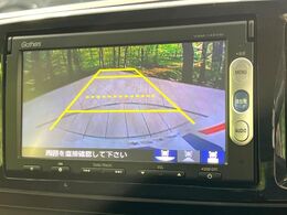 【バックカメラ】駐車時に後方がリアルタイム映像で確認できます。大型商業施設や立体駐車場での駐車時や、夜間のバック時に大活躍！運転スキルに関わらず、今や必須となった装備のひとつです！