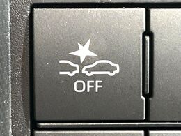 【スマートアシスト】走行中に前方の車両等を認識し、衝突しそうな時は警報とブレーキで衝突回避と被害軽減をアシスト。より安全にドライブをお楽しみいただけます。