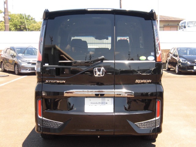 中古車にもボディーコーティング施工できます。一度ボディを磨いてから施工しますので、光沢のある綺麗な状態でお乗りいただけます。お気軽にご相談下さい。