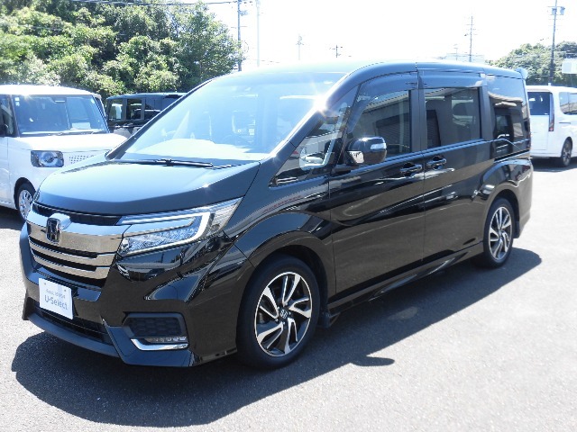 ご納車前には納車点検整備を実施いたします。指定交換部品（エンジンオイル、オイルエレメント、ワイパーゴム等）新品交換致します。その他必要交換部品は点検時交換致します。