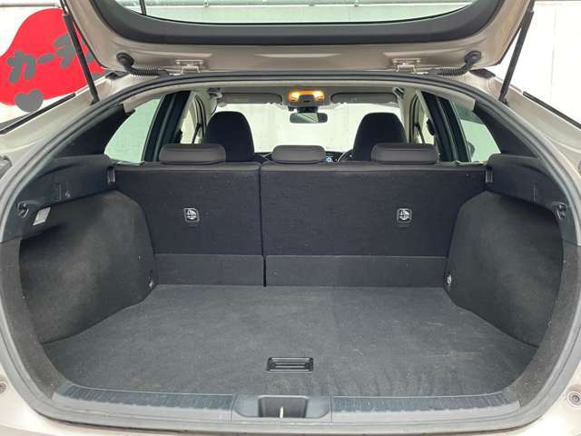 5名乗車でもしっかり荷室は確保されています！