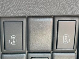 【両側パワースライドドア】スマートキーや運転席のスイッチで後席両側スライドドアの開閉が可能♪電動だから力を入れてドアを開ける必要が無く、小さなお子様でも簡単に開け閉めでき快適です♪
