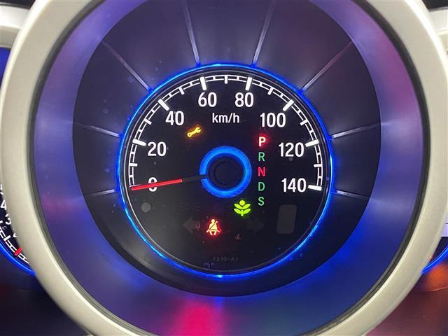 【スピードメーター】『スピードメーター』の画像になります。メーターがシンプルで見やすく運転しやすいですね！