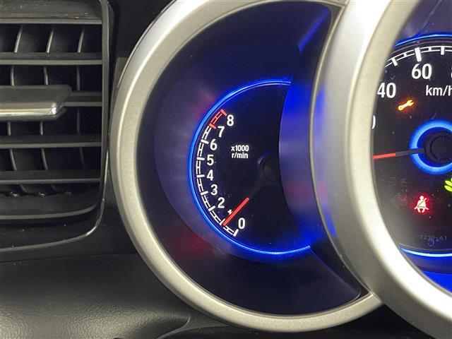 【スピードメーター】『スピードメーター』の画像になります。メーターがシンプルで見やすく運転しやすいですね！