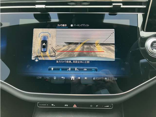 バックカメラにより駐車時の後方確認も楽にできます。