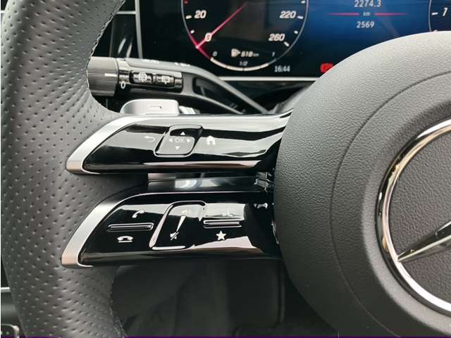 認定中古車フェア期間中はお買い得な特典をご用意しております。ご検討中のお客様はぜひ当店スタッフまでお問い合わせ下さい。