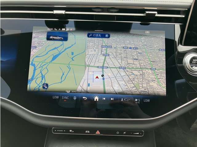 バックカメラにより駐車時の後方確認も楽にできます。