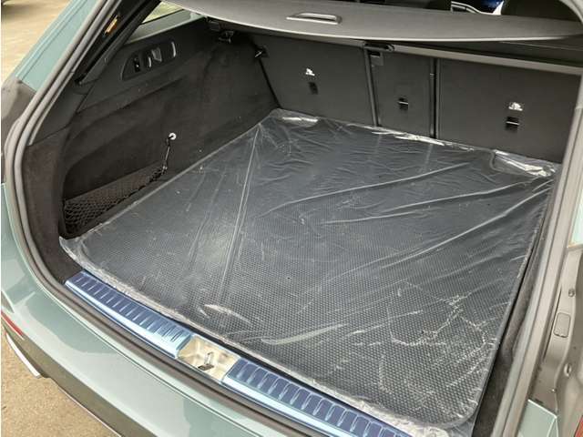 広いスペースが確保されておりますので、ゴルフバッグなどの大きなお荷物も積載可能です！実際にお試しになられたいお客様は、お気軽にスタッフまでお問い合わせ下さい。