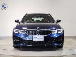 ☆BMWの代名詞とも言える【キドニーグリル】一目見ただけでBMW車であると認識できる確固たるアイコンとして存在感を放ちます☆