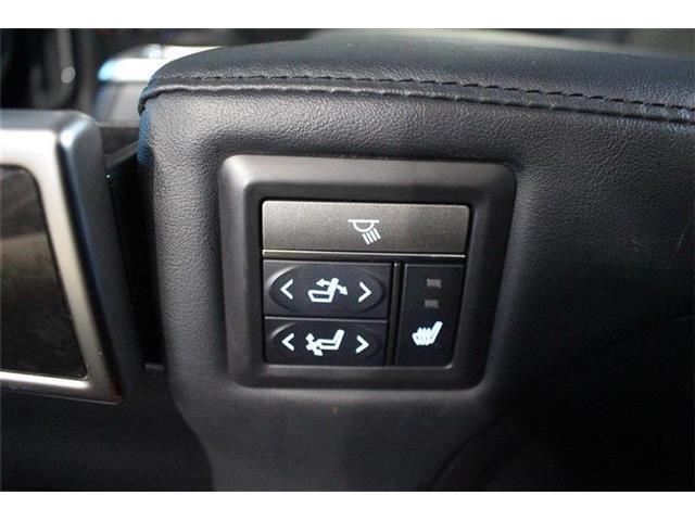 オプションの黒本革シート装備車は、2列目のシートヒーター、読書灯、アクセサリーコンセント4個搭載しております！