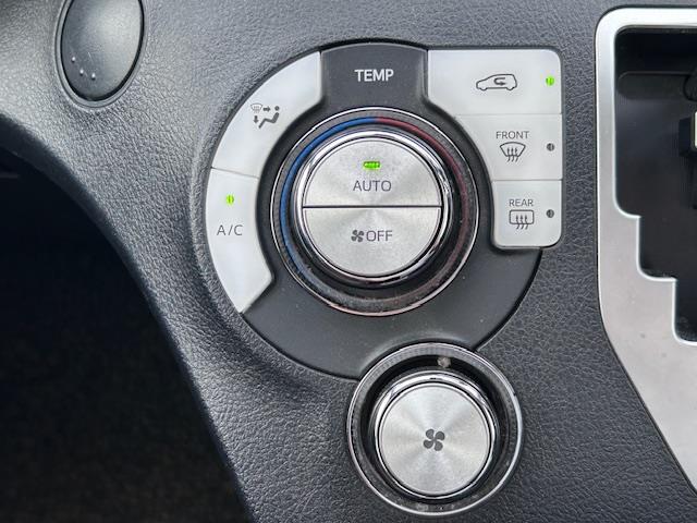 ◆オートエアコン【車内温度を感知して自動で温度調整をしてくれるのでいつでも快適な車内空間を作りあげます。】
