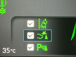 【ホンダセンシング】走行中に前方の車両等を認識し、衝突しそうな時は警報とブレーキで衝突回避と被害軽減をアシスト。より安全にドライブをお楽しみいただけます。