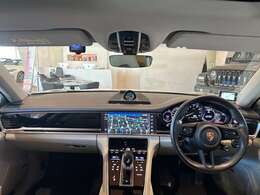 LIBERALAは、輸入車選びの新たなスタイルを提案するインポート・セレクト・ブランドです。オーナー様となる方がクルマから直接感じる感性を第一にした、最良の一台との出会いをコーディネートいたします。