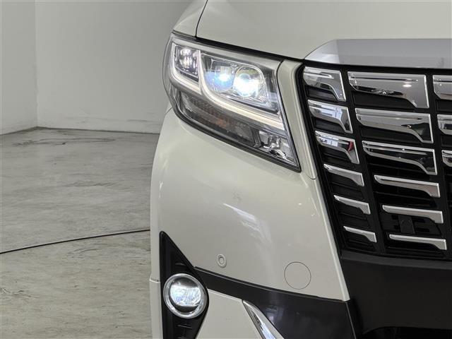 【ライト・ランプ】ワレもなく綺麗な状態なので、悪天候や夜間の走行も視界良好で安心してお乗りいただけます。ヘッドライト・ホイール・フロントガラスなど色々な部分コーティングをご用意しております！