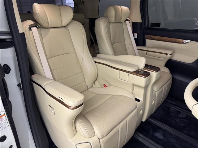 ◆【後部座席】後席もゆったりドライブを楽しめます。ガリバーでご購入いただきましたら、内外装はプロこだわりのクリーニングで清潔なおクルマでご納車させていただきます！店舗での現車確認も承っています！