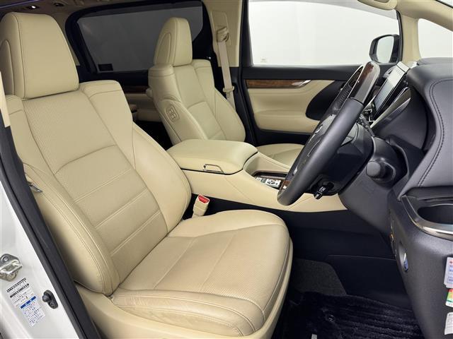 ◆【運転席】座り心地が良いシートなので長時間の運転でも快適にお過ごしいただけます。新品のフロアマットのご注文も可能です。掲載箇所以外にご希望の写真がございましたらお気軽にお問い合わせ下さい。