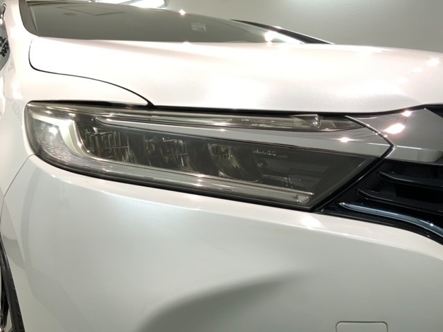 LEDヘッドライトは、点灯の瞬間から最大光量を発揮し、突然暗くなるトンネルなどでの安定感を高めます。