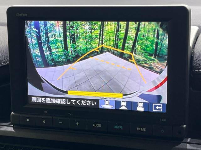 【バックカメラ】駐車時に後方がリアルタイム映像で確認できます。大型商業施設や立体駐車場での駐車時や、夜間のバック時に大活躍！運転スキルに関わらず、今や必須となった装備のひとつです！