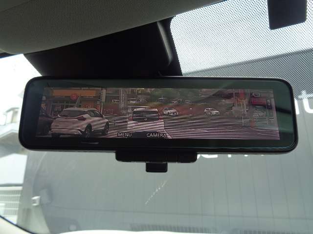 【スマートルームミラー】バックミラーが映像で！！荷物や後席に同乗している方、曇りなど視界が遮られ後ろの確認がでいきない時、クリアな映像で確認をすることができる便利な機能です☆