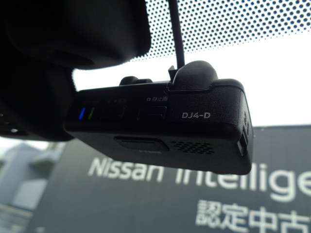 【ドライブレコーダー】万が一に！！いくら安全運転していても、事故に巻き込まれることもあります。万が一のときに証拠として使えます。4万円近くかかるドライブレコーダーが最初から付いてます☆