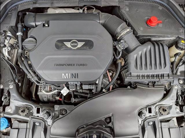 有償の修理保証「GS　WARRANTY」　をご用意。初年度登録13年未満10万km以下の輸入車まで加入でき、保証範囲も広く、輸入車238種類，無料ロードサービスも付いています。