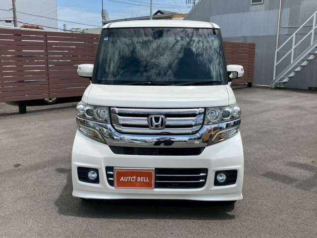 ご納車前には、徹底した内外装のクリーニングを心がけております。