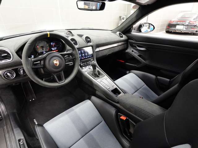 ポルシェセンター足立、認定中古車センターにて販売を致します認定中古車は、ポルシェジャパンの基準をクリアした車両のみをご案内致しております。111項目の点検、整備をクリアした車両のみのご案内となります。