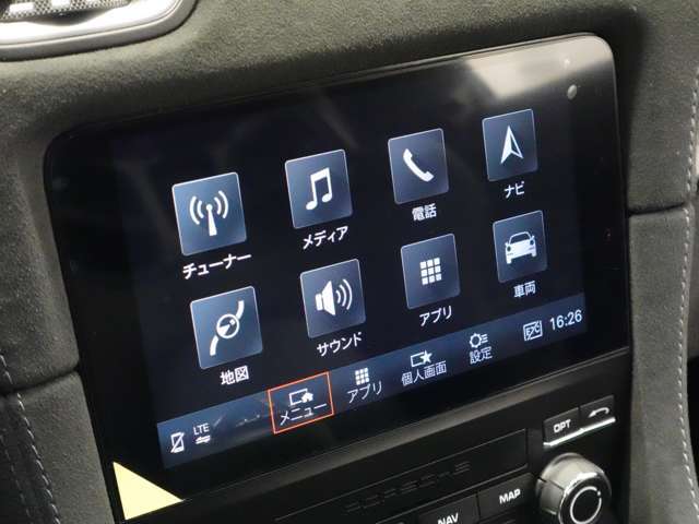 お客様駐車場をショールーム屋上に用意致しております。パーキングサポートスタッフにてお預りさせて頂きますのでお気軽にお車にてご来場ください。
